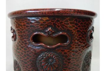 明治期　時代物　上手物　彫刻　鎌倉彫り　菊文　匠の技が光る彫刻が美しい火鉢(漆器、木製、丸火鉢、手あぶり)(R-078823)