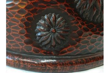 明治期　時代物　上手物　彫刻　鎌倉彫り　菊文　匠の技が光る彫刻が美しい火鉢(漆器、木製、丸火鉢、手あぶり)(R-078823)