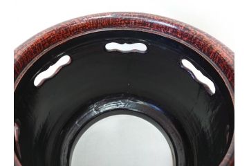明治期　時代物　上手物　彫刻　鎌倉彫り　菊文　匠の技が光る彫刻が美しい火鉢(漆器、木製、丸火鉢、手あぶり)(R-078823)