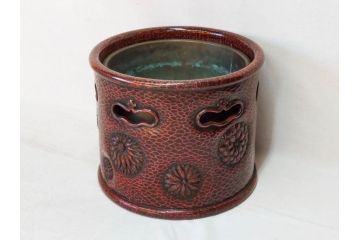 明治期　時代物　上手物　彫刻　鎌倉彫り　菊文　深みのある漆が上品な火鉢(漆器、木製、丸火鉢、手あぶり)(R-078824)