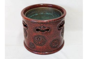 明治期　時代物　上手物　彫刻　鎌倉彫り　菊文　深みのある漆が上品な火鉢(漆器、木製、丸火鉢、手あぶり)(R-078824)