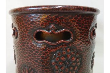 明治期　時代物　上手物　彫刻　鎌倉彫り　菊文　深みのある漆が上品な火鉢(漆器、木製、丸火鉢、手あぶり)(R-078824)