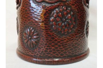 明治期　時代物　上手物　彫刻　鎌倉彫り　菊文　深みのある漆が上品な火鉢(漆器、木製、丸火鉢、手あぶり)(R-078824)