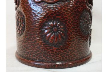 明治期　時代物　上手物　彫刻　鎌倉彫り　菊文　深みのある漆が上品な火鉢(漆器、木製、丸火鉢、手あぶり)(R-078824)