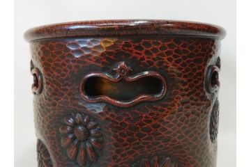 明治期　時代物　上手物　彫刻　鎌倉彫り　菊文　深みのある漆が上品な火鉢(漆器、木製、丸火鉢、手あぶり)(R-078824)