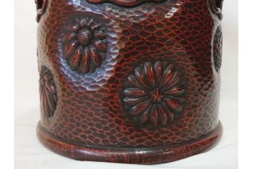 明治期　時代物　上手物　彫刻　鎌倉彫り　菊文　深みのある漆が上品な火鉢(漆器、木製、丸火鉢、手あぶり)(R-078824)