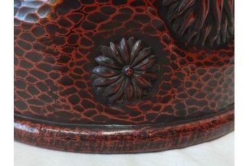 明治期　時代物　上手物　彫刻　鎌倉彫り　菊文　深みのある漆が上品な火鉢(漆器、木製、丸火鉢、手あぶり)(R-078824)
