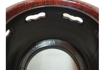 明治期　時代物　上手物　彫刻　鎌倉彫り　菊文　深みのある漆が上品な火鉢(漆器、木製、丸火鉢、手あぶり)(R-078824)
