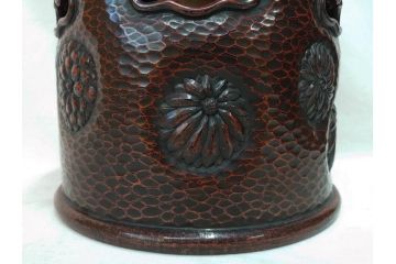 明治期　時代物　上手物　彫刻　鎌倉彫り　菊文　細やかな彫りと透かしのデザインが目を引く火鉢(漆器、木製、丸火鉢、手あぶり)(R-078825)