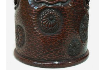 明治期　時代物　上手物　彫刻　鎌倉彫り　菊文　細やかな彫りと透かしのデザインが目を引く火鉢(漆器、木製、丸火鉢、手あぶり)(R-078825)