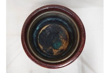 明治期　時代物　上手物　彫刻　鎌倉彫り　菊文　細やかな彫りと透かしのデザインが目を引く火鉢(漆器、木製、丸火鉢、手あぶり)(R-078825)