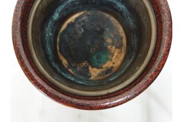 明治期　時代物　上手物　彫刻　鎌倉彫り　菊文　細やかな彫りと透かしのデザインが目を引く火鉢(漆器、木製、丸火鉢、手あぶり)(R-078825)
