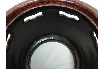明治期　時代物　上手物　彫刻　鎌倉彫り　菊文　細やかな彫りと透かしのデザインが目を引く火鉢(漆器、木製、丸火鉢、手あぶり)(R-078825)
