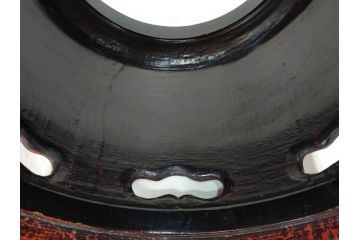 明治期　時代物　上手物　彫刻　鎌倉彫り　菊文　細やかな彫りと透かしのデザインが目を引く火鉢(漆器、木製、丸火鉢、手あぶり)(R-078825)