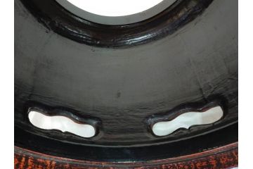 明治期　時代物　上手物　彫刻　鎌倉彫り　菊文　細やかな彫りと透かしのデザインが目を引く火鉢(漆器、木製、丸火鉢、手あぶり)(R-078825)
