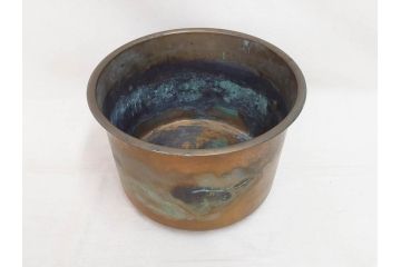 明治期　時代物　上手物　彫刻　鎌倉彫り　菊文　細やかな彫りと透かしのデザインが目を引く火鉢(漆器、木製、丸火鉢、手あぶり)(R-078825)