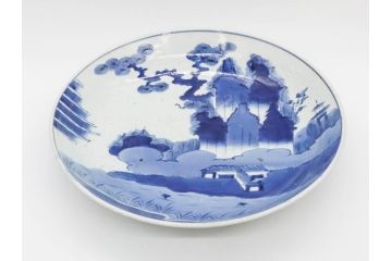 江戸期　大明成化年製　古伊万里　染付　松・山水図　約37cm　1尺2寸　色の濃淡で柔らかな雰囲気を感じる大皿(尺皿、和皿、和食器、一尺二寸)(R-078830)