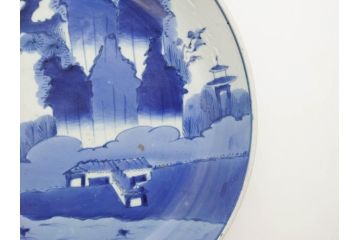 江戸期　大明成化年製　古伊万里　染付　松・山水図　約37cm　1尺2寸　色の濃淡で柔らかな雰囲気を感じる大皿(尺皿、和皿、和食器、一尺二寸)(R-078830)