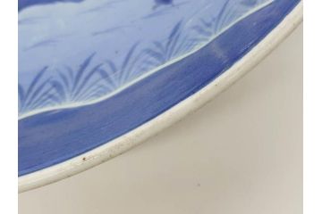 江戸期　大明成化年製　古伊万里　染付　松・山水図　約37cm　1尺2寸　色の濃淡で柔らかな雰囲気を感じる大皿(尺皿、和皿、和食器、一尺二寸)(R-078830)