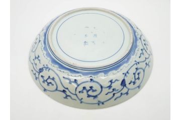 江戸期　大明成化年製　古伊万里　染付　松・山水図　約37cm　1尺2寸　色の濃淡で柔らかな雰囲気を感じる大皿(尺皿、和皿、和食器、一尺二寸)(R-078830)