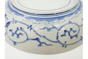 江戸期　大明成化年製　古伊万里　染付　松・山水図　約37cm　1尺2寸　色の濃淡で柔らかな雰囲気を感じる大皿(尺皿、和皿、和食器、一尺二寸)(R-078830)