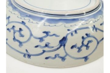 江戸期　大明成化年製　古伊万里　染付　松・山水図　約37cm　1尺2寸　色の濃淡で柔らかな雰囲気を感じる大皿(尺皿、和皿、和食器、一尺二寸)(R-078830)