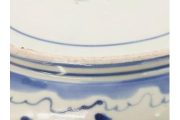 江戸期　大明成化年製　古伊万里　染付　松・山水図　約37cm　1尺2寸　色の濃淡で柔らかな雰囲気を感じる大皿(尺皿、和皿、和食器、一尺二寸)(R-078830)