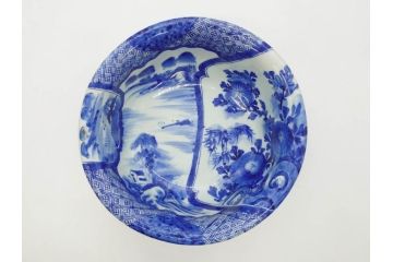 江戸期　古伊万里　染付　山水図　約26cm　8.6寸　器全体に描かれた細やかな色絵が見事な深鉢(大鉢、大皿、深皿、菊、藍草花文、和皿、和食器、八寸六分)(R-078832)