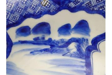 江戸期　古伊万里　染付　山水図　約26cm　8.6寸　器全体に描かれた細やかな色絵が見事な深鉢(大鉢、大皿、深皿、菊、藍草花文、和皿、和食器、八寸六分)(R-078832)