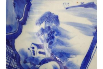 江戸期　古伊万里　染付　山水図　約26cm　8.6寸　器全体に描かれた細やかな色絵が見事な深鉢(大鉢、大皿、深皿、菊、藍草花文、和皿、和食器、八寸六分)(R-078832)