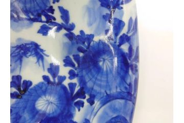 江戸期　古伊万里　染付　山水図　約26cm　8.6寸　器全体に描かれた細やかな色絵が見事な深鉢(大鉢、大皿、深皿、菊、藍草花文、和皿、和食器、八寸六分)(R-078832)