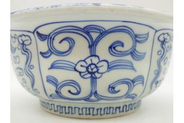 江戸期　古伊万里　染付　山水図　約26cm　8.6寸　器全体に描かれた細やかな色絵が見事な深鉢(大鉢、大皿、深皿、菊、藍草花文、和皿、和食器、八寸六分)(R-078832)