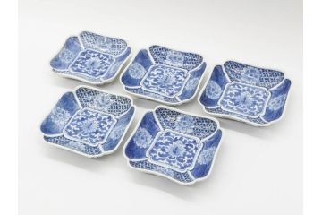 時代物　中国古玩　唐物　染付　碧玉珍玩　約14cm　4.5寸　繊細に描かれたデザインに匠の技が光る変形皿5枚セット(古伊万里、なます皿、小皿、菊唐草文、四寸五分、和食器、和皿)(R-078833)