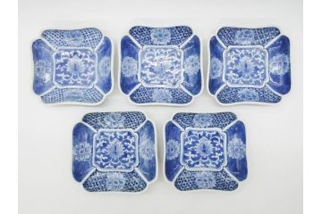 時代物　中国古玩　唐物　染付　碧玉珍玩　約14cm　4.5寸　繊細に描かれたデザインに匠の技が光る変形皿5枚セット(古伊万里、なます皿、小皿、菊唐草文、四寸五分、和食器、和皿)(R-078833)