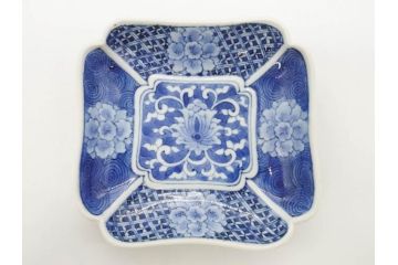 時代物　中国古玩　唐物　染付　碧玉珍玩　約14cm　4.5寸　繊細に描かれたデザインに匠の技が光る変形皿5枚セット(古伊万里、なます皿、小皿、菊唐草文、四寸五分、和食器、和皿)(R-078833)