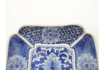 時代物　中国古玩　唐物　染付　碧玉珍玩　約14cm　4.5寸　繊細に描かれたデザインに匠の技が光る変形皿5枚セット(古伊万里、なます皿、小皿、菊唐草文、四寸五分、和食器、和皿)(R-078833)