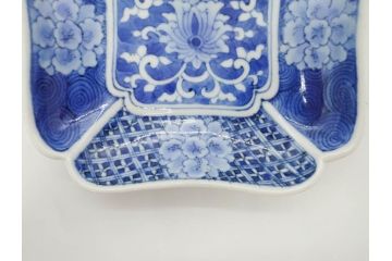 時代物　中国古玩　唐物　染付　碧玉珍玩　約14cm　4.5寸　繊細に描かれたデザインに匠の技が光る変形皿5枚セット(古伊万里、なます皿、小皿、菊唐草文、四寸五分、和食器、和皿)(R-078833)