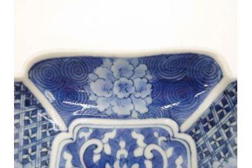 時代物　中国古玩　唐物　染付　碧玉珍玩　約14cm　4.5寸　繊細に描かれたデザインに匠の技が光る変形皿5枚セット(古伊万里、なます皿、小皿、菊唐草文、四寸五分、和食器、和皿)(R-078833)