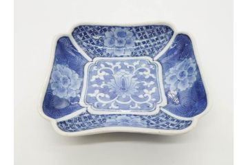 時代物　中国古玩　唐物　染付　碧玉珍玩　約14cm　4.5寸　繊細に描かれたデザインに匠の技が光る変形皿5枚セット(古伊万里、なます皿、小皿、菊唐草文、四寸五分、和食器、和皿)(R-078833)