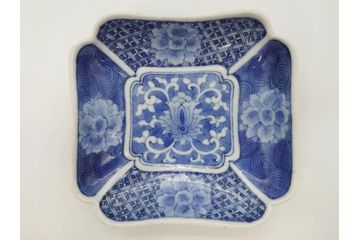 時代物　中国古玩　唐物　染付　碧玉珍玩　約14cm　4.5寸　繊細に描かれたデザインに匠の技が光る変形皿5枚セット(古伊万里、なます皿、小皿、菊唐草文、四寸五分、和食器、和皿)(R-078833)