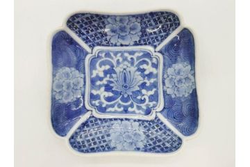 時代物　中国古玩　唐物　染付　碧玉珍玩　約14cm　4.5寸　繊細に描かれたデザインに匠の技が光る変形皿5枚セット(古伊万里、なます皿、小皿、菊唐草文、四寸五分、和食器、和皿)(R-078833)
