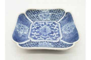 時代物　中国古玩　唐物　染付　碧玉珍玩　約14cm　4.5寸　繊細に描かれたデザインに匠の技が光る変形皿5枚セット(古伊万里、なます皿、小皿、菊唐草文、四寸五分、和食器、和皿)(R-078833)
