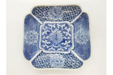 時代物　中国古玩　唐物　染付　碧玉珍玩　約14cm　4.5寸　繊細に描かれたデザインに匠の技が光る変形皿5枚セット(古伊万里、なます皿、小皿、菊唐草文、四寸五分、和食器、和皿)(R-078833)