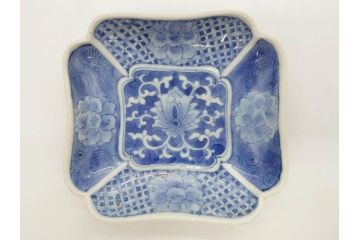 時代物　中国古玩　唐物　染付　碧玉珍玩　約14cm　4.5寸　繊細に描かれたデザインに匠の技が光る変形皿5枚セット(古伊万里、なます皿、小皿、菊唐草文、四寸五分、和食器、和皿)(R-078833)