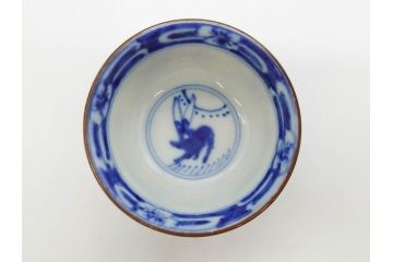 大明成化年製　堆金積玉　染付　兎図　うさぎの跳躍感を感じる可愛らしい湯呑み5客セット(梅、中国?、ウサギ、ぐい呑み、湯呑み、煎茶、湯のみ、和食器)(R-078835)