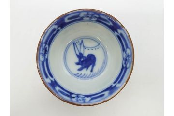 大明成化年製　堆金積玉　染付　兎図　うさぎの跳躍感を感じる可愛らしい湯呑み5客セット(梅、中国?、ウサギ、ぐい呑み、湯呑み、煎茶、湯のみ、和食器)(R-078835)