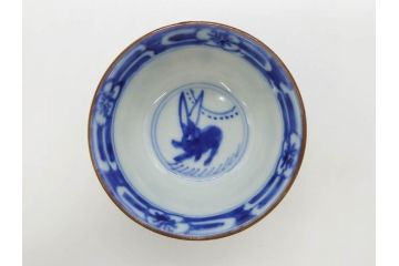 大明成化年製　堆金積玉　染付　兎図　うさぎの跳躍感を感じる可愛らしい湯呑み5客セット(梅、中国?、ウサギ、ぐい呑み、湯呑み、煎茶、湯のみ、和食器)(R-078835)