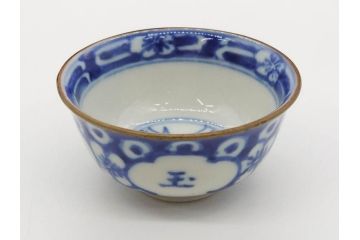 大明成化年製　堆金積玉　染付　兎図　うさぎの跳躍感を感じる可愛らしい湯呑み5客セット(梅、中国?、ウサギ、ぐい呑み、湯呑み、煎茶、湯のみ、和食器)(R-078835)