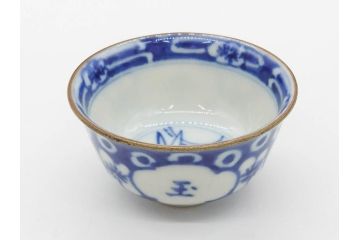 大明成化年製　堆金積玉　染付　兎図　兎のデザインが愛らしく心が和む湯呑み5客セット(梅、中国?、ウサギ、ぐい呑み、湯呑み、煎茶、湯のみ、和食器)(R-078836)
