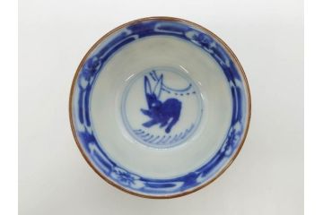 大明成化年製　堆金積玉　染付　兎図　兎のデザインが愛らしく心が和む湯呑み5客セット(梅、中国?、ウサギ、ぐい呑み、湯呑み、煎茶、湯のみ、和食器)(R-078836)